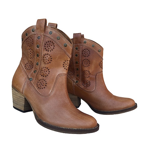 Dingo 7" Roni Women's Comfort Casual Studded Cut Out Block Heel Tan Boots 7.5 M - Picture 1 of 16